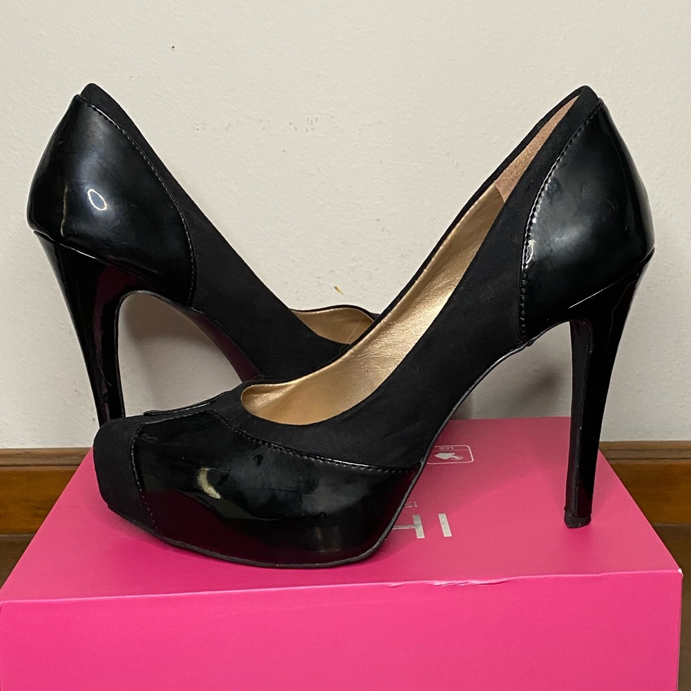 GUC BCBG Black Suede and Leather Platform Heels Sz 6.5